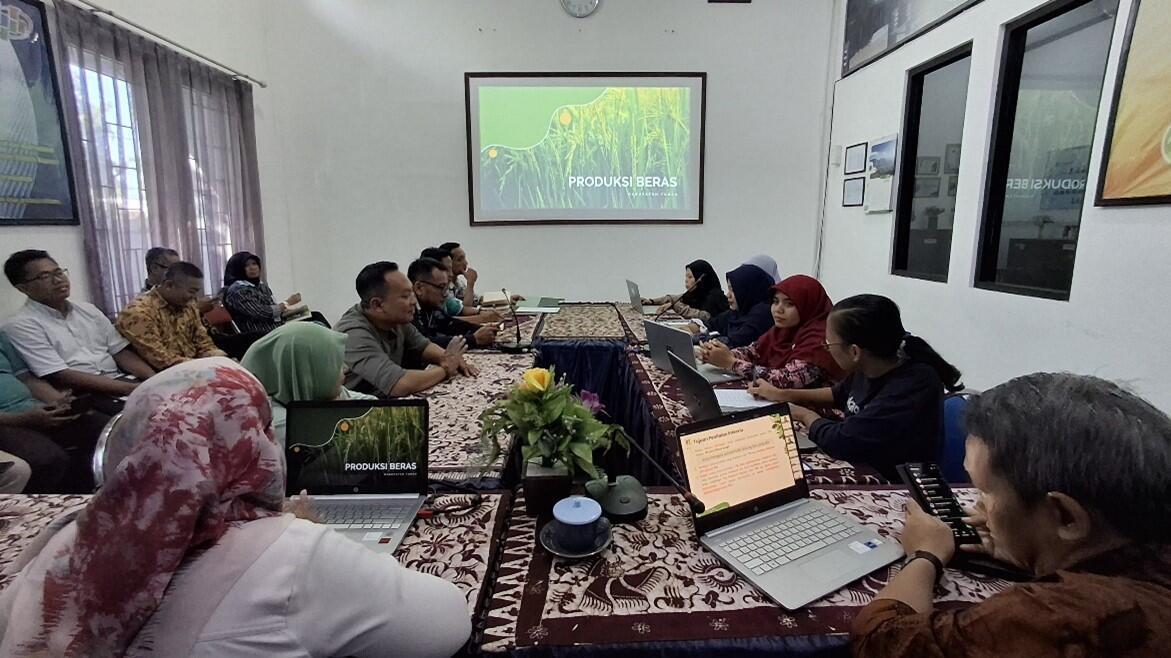 Jum'at BATIK - Jum'at memBedah temA statisTIK 14 Juni 2024